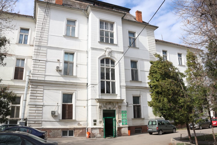 Trei hunedoreni diagnosticați cu COVID-19, internați azi-noapte la Spitalul Clinic Județean de Urgență Arad