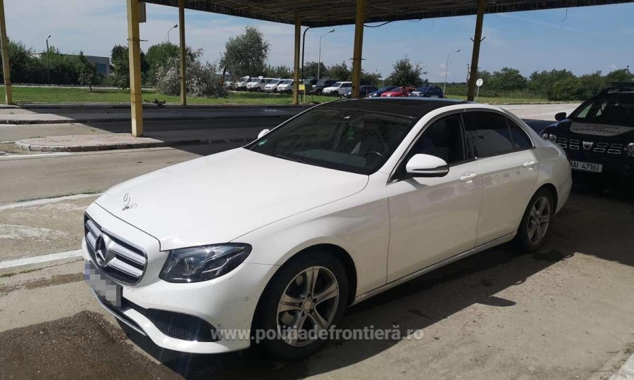 Autoturism de lux căutat în Germania, descoperit în Vama Turnu