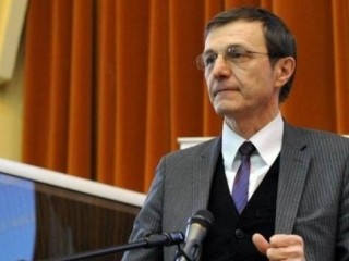 Președintele Academiei Române: `Se urmărește îndobitocirea tinerilor`