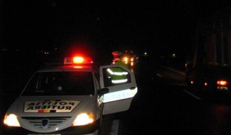 Telenovelă de Arad. S-a certat cu soția, a ajuns să fie urmărit de polițiști și s-a oprit într-un stâlp