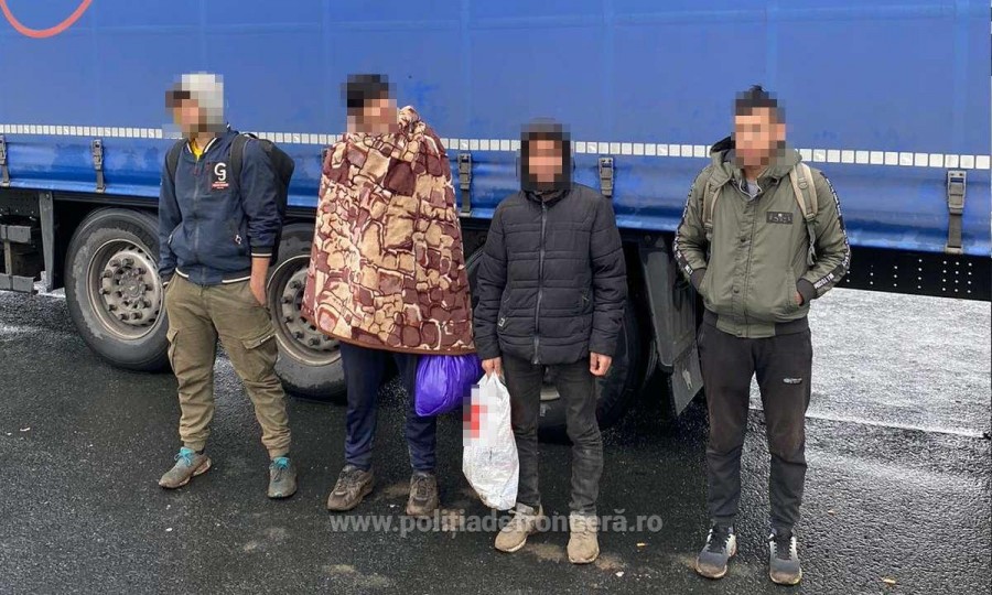 Mai mulți cetăţeni din Afganistan și Pakistan, depistați ascunşi în TIR-uri la frontiera cu Ungaria