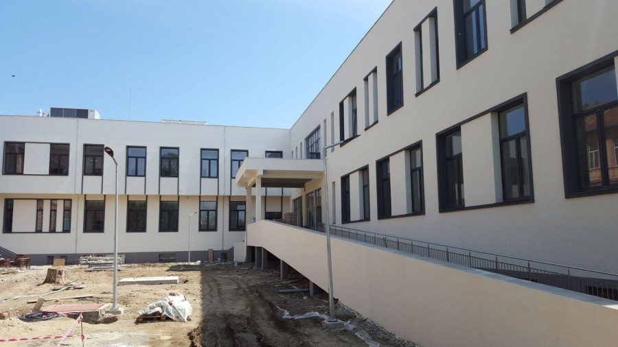 Noul spital din Lipova nu va fi dat în folosinţă în acest an