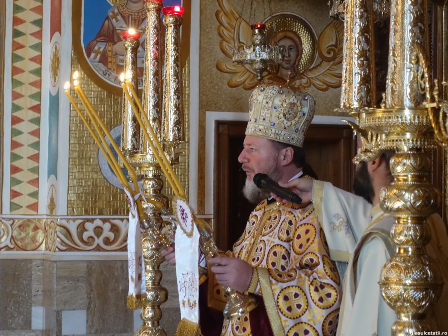 (FOTO) PS Emilian Crișanul, la Mănăstirea Gai: ”Să ne întoarcem la Dumnezeu ori de câte ori rătăcim prin întunericul acestei lumi”