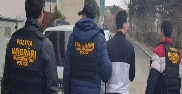 Mai mulți cetățeni străini au fost îndepărtați sub escortă de polițiștii arădeni