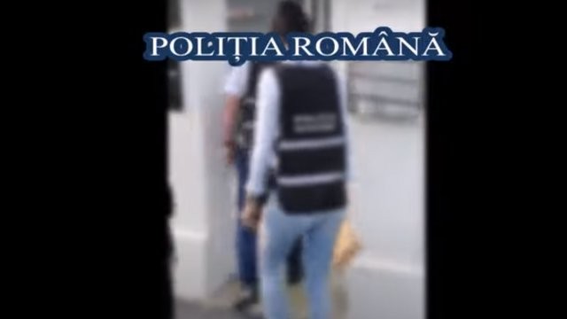 Peste 100 de percheziții în Arad și alte județe într-un dosar de contrabandă cu țigări și evaziune fiscală