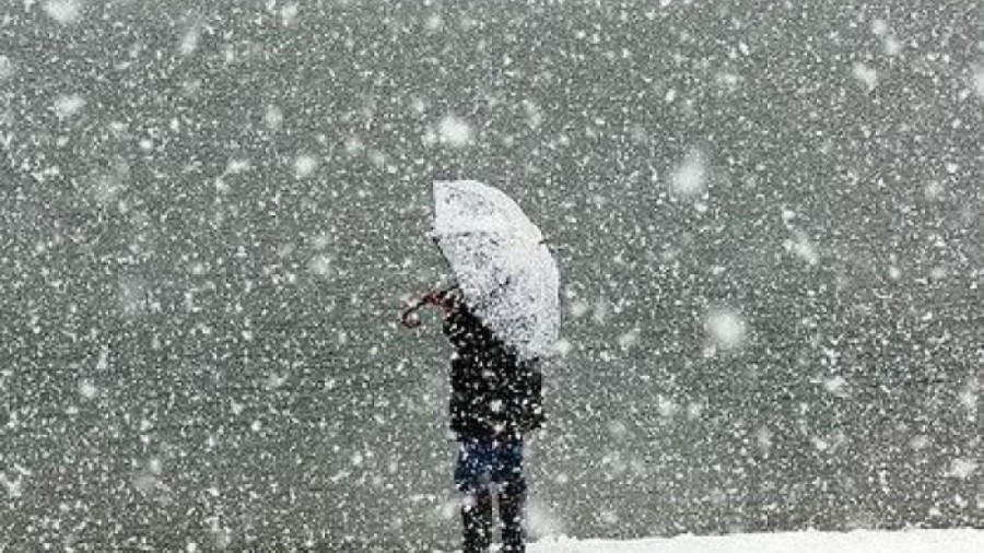 Alertă meteo de ploi, ninsori şi viscol în weekend