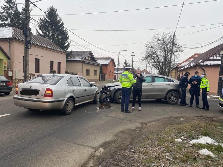 Accident cu o victimă în Aradul Nou (FOTO) / UPDATE: Șoferul a fost rănit ușor