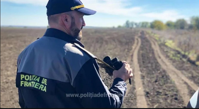 19 migranți au încercat să treacă granița prin câmp sau ascunși într-un TIR