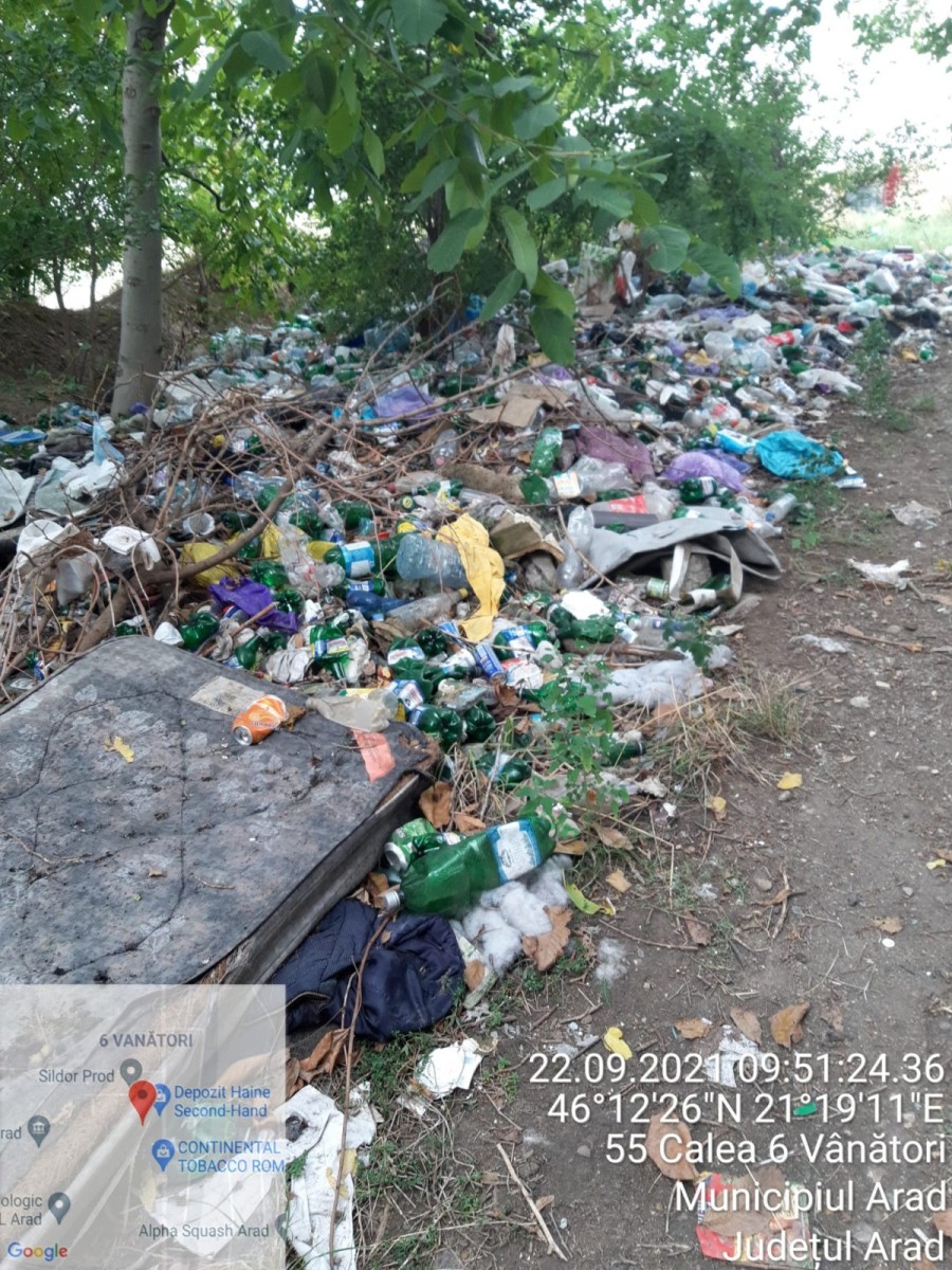 Amenzi de 20.000 de lei pentru proprietarii unor parcele pline de gunoaie aflate la intrarea în municipiu (FOTO)