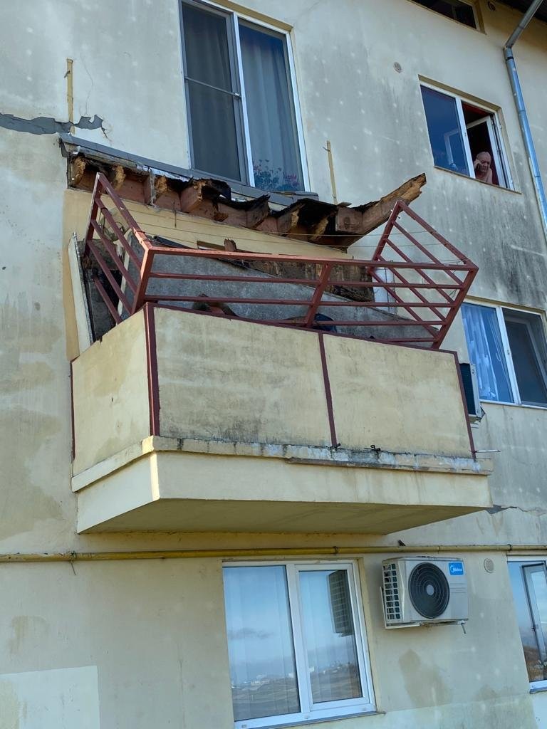 De ce se demontează balcoanele de pe strada Tarafului şi câte blocuri sunt afectate