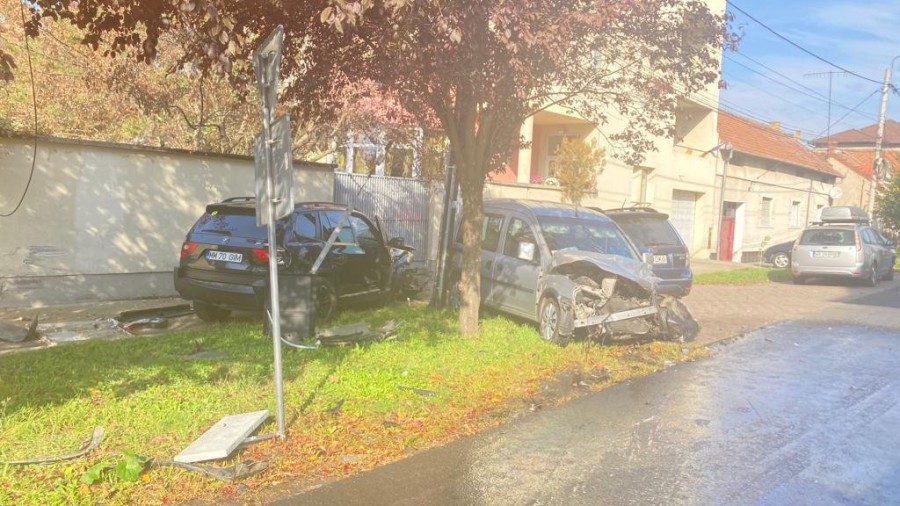 Accident între un BMW un Opel și un Subaru la intersecția străzilor Căpitan Ignat cu Oituz