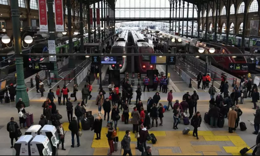 Atac sângeros în Gara de Nord, din Paris. Mai multe persoane, rănite de un atacator cu un cuțit