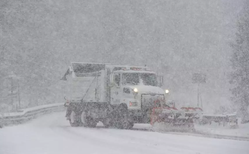 Atenționare meteo de vreme severă: Cod galben de vijelii, precipitații și viscol la munte