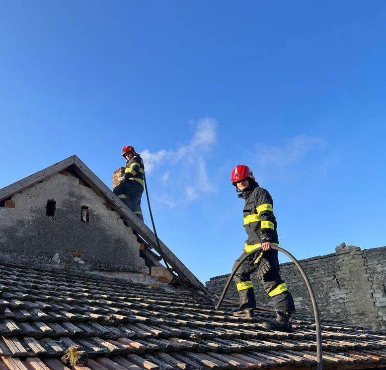 Incendiu la o casă pe strada Ady Endre