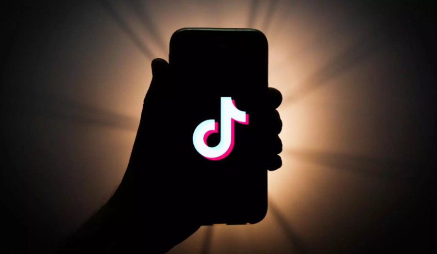 Folosirea TikTok pe dispozitivele mobile ale guvernului, INTERZISĂ în Canada