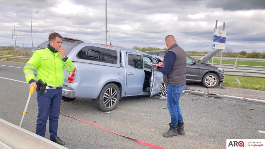 Accident grav pe autostradă, la bifurcaţia Nădlac-Bricostore; în ce stare sunt cele două victime care au fost transportate la spital (FOTO)