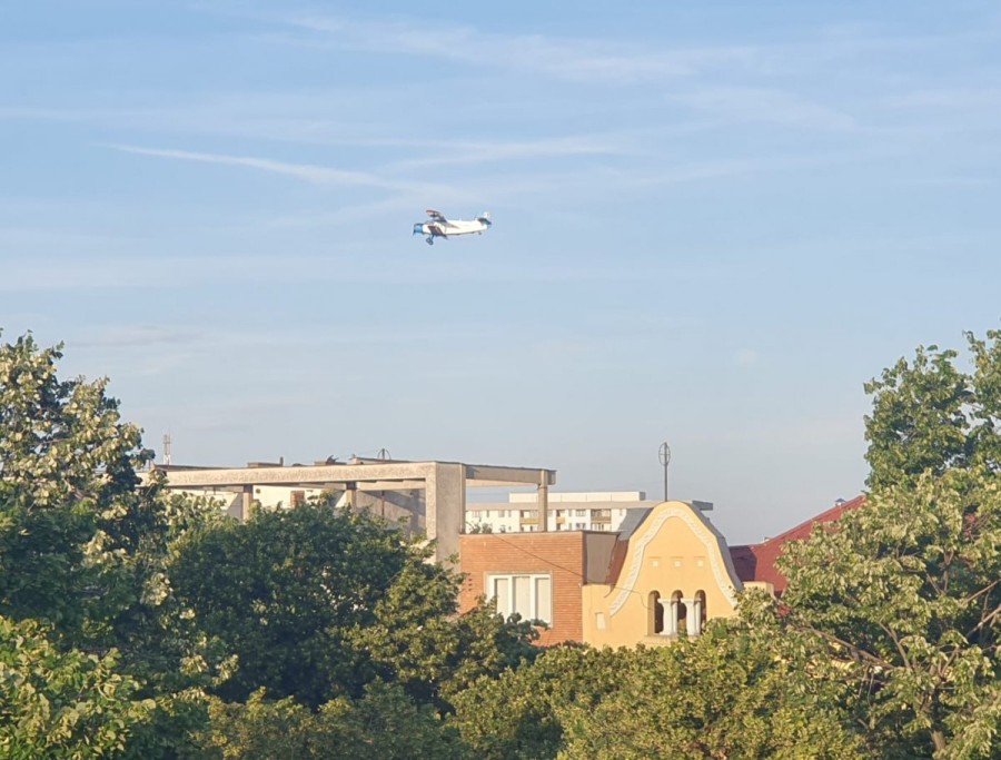 Un nou tratament aviochimic aplicat în municipiu pentru combaterea insectelor