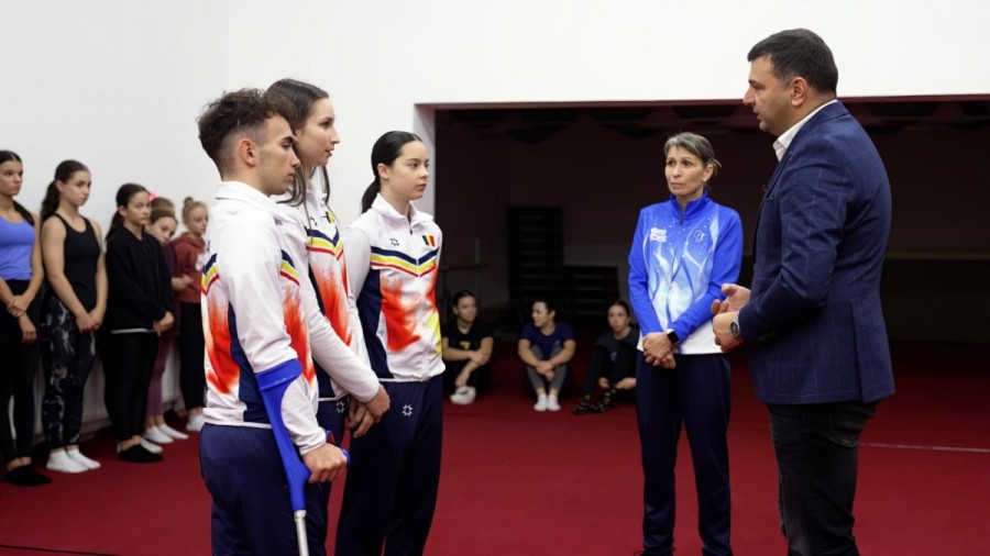 Diploma „Arădeni cu care ne mândrim” pentru medaliații Campionatelor Europene de gimnastică aerobică