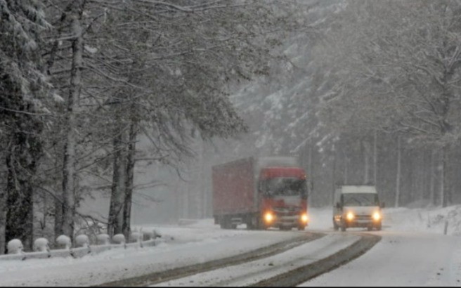 Alertă meteo de fenomene extreme periculoase: ploi, vânt puternic și polei. ANM anunță schimbări radicale ale vremii