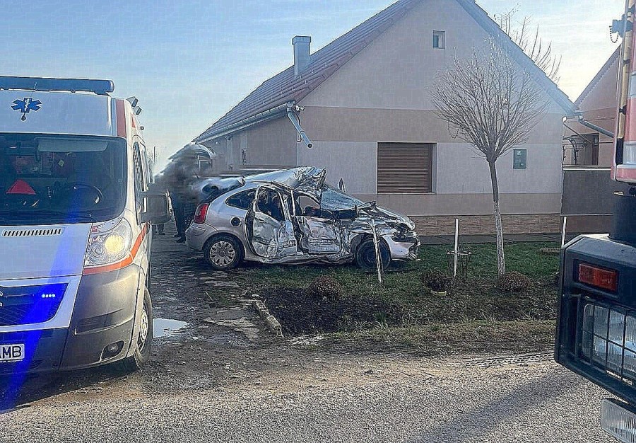 Accident rutier în care au fost implicate un autoturism și un autocamion în localitatea Caporal Alexa