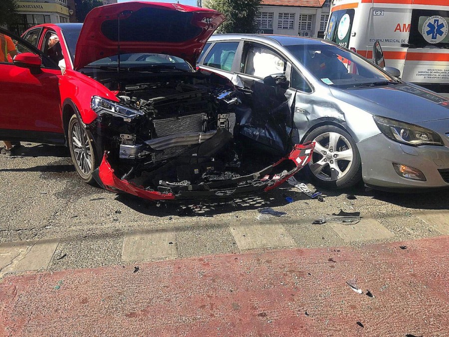 Când un Opel trece pe roșu, un Audi se-nroșește de ciudă - Fotoreportaj