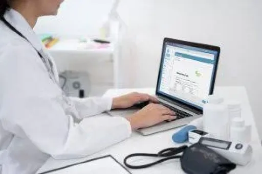 Portalul e-SănătateaMea, aprobat de Parlament: dosar medical pe telefon din toamnă